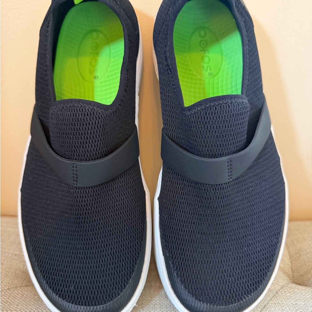 OOFOS Black Slip-On Shoe with Bright Green Insole size 8